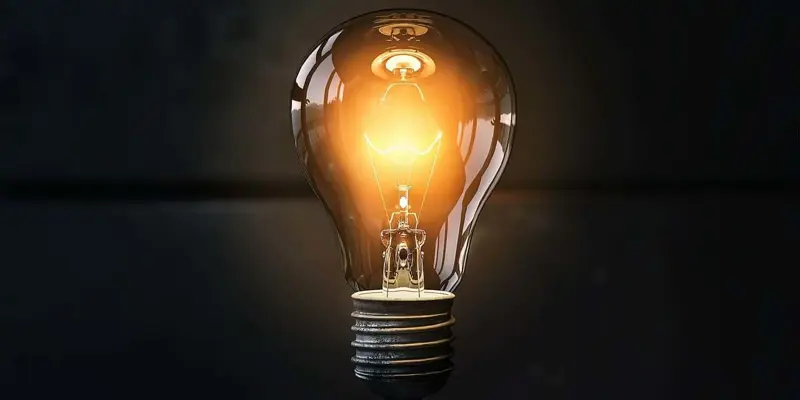 Close up image of an old fashioned light bulb