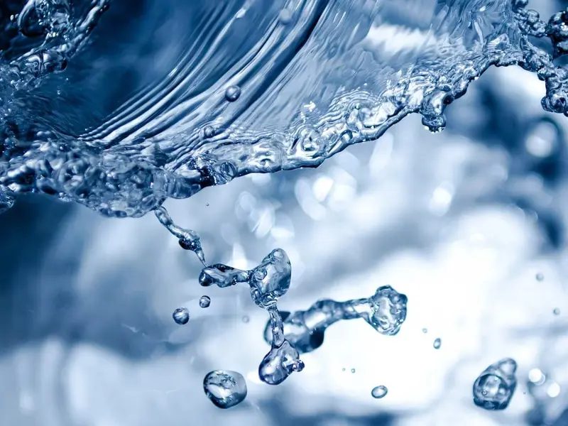 Close up image of water droplets splashing