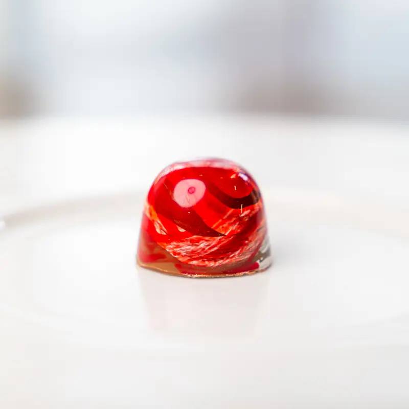 <img src="bringebaer-karamell.jpg" alt="Bringebær og karamell sjokolade – fruktig og søt">