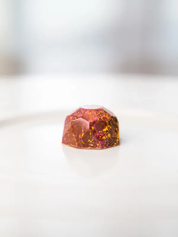 <img src="gomp.jpg" alt="GOMP sjokolade med fargerik og sprø kjerne">