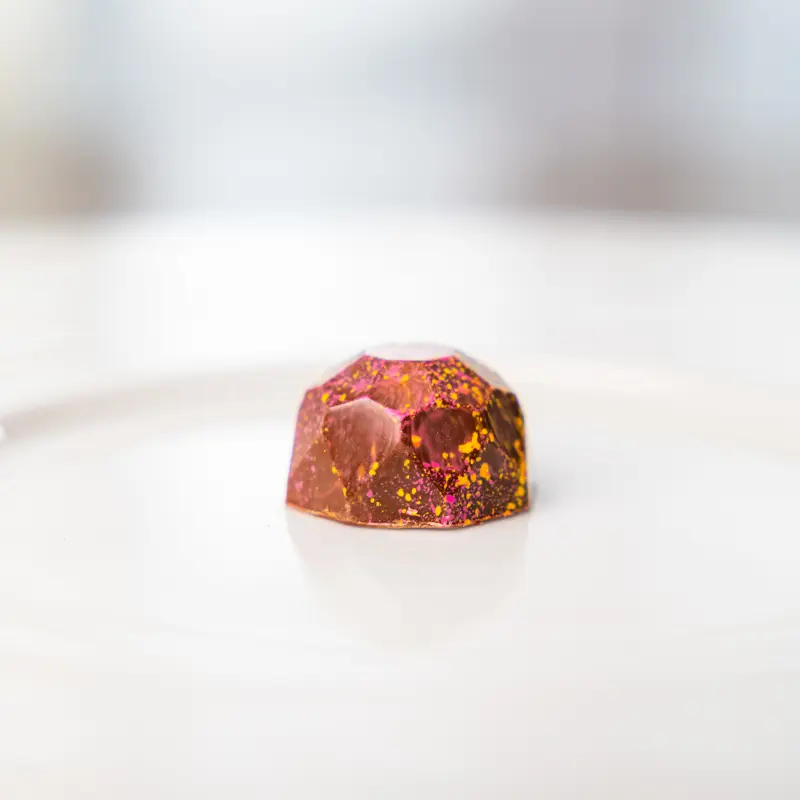 <img src="gomp.jpg" alt="GOMP sjokolade med fargerik og sprø kjerne">